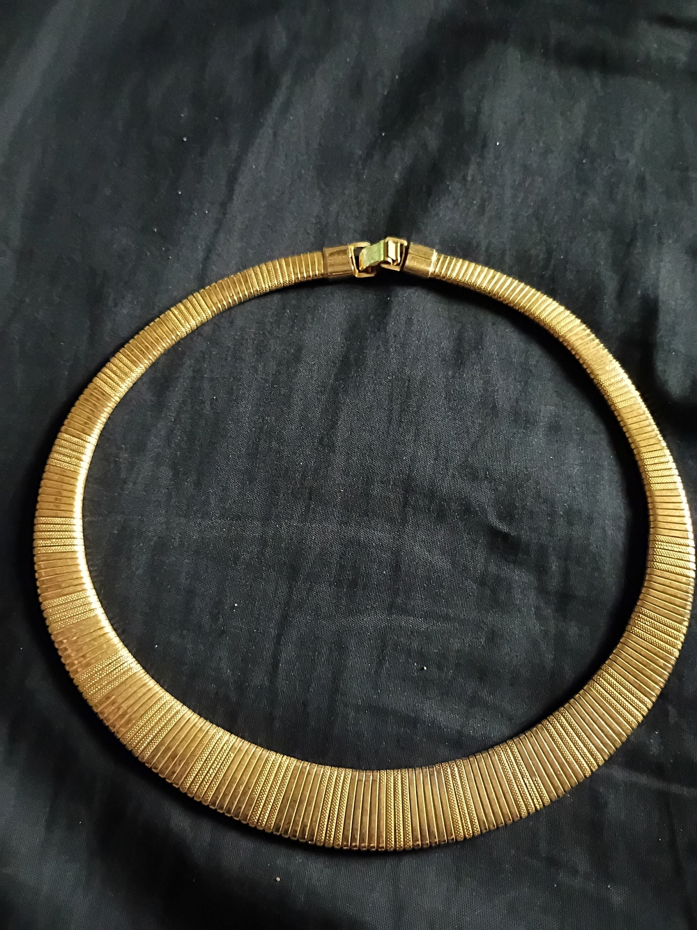 Gold Ribbed Collar Necklace - Elegant Women’s Jewelry (It Doesn't Tarnish)